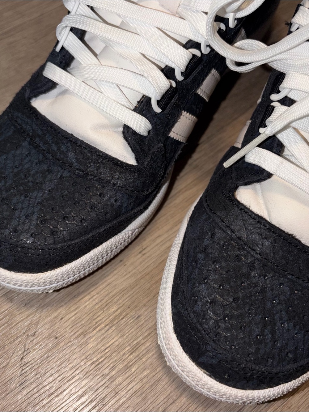 Adidas Concord Men’s High-Top Sneakers in Navy, Black, and White size 8 - Picture 3 of 13